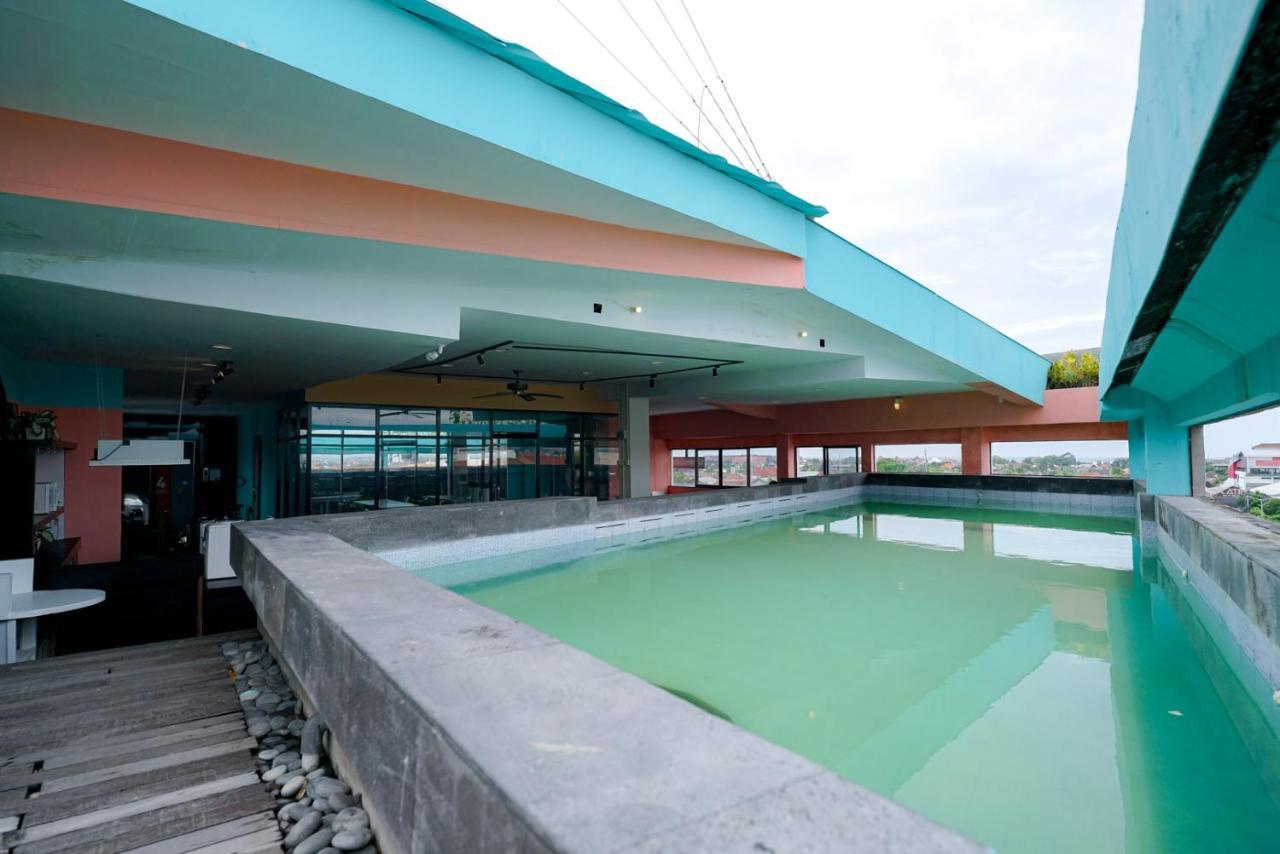 Reddoorz @ Sunset Point Seminyak Hotel Exterior photo