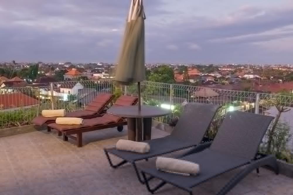 Reddoorz @ Sunset Point Seminyak Hotel Exterior photo